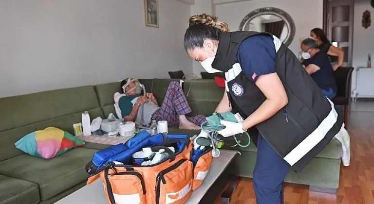 İzmir Büyükşehir Belediyesi “Evde Bakım" ile şifa dağıtıyor
