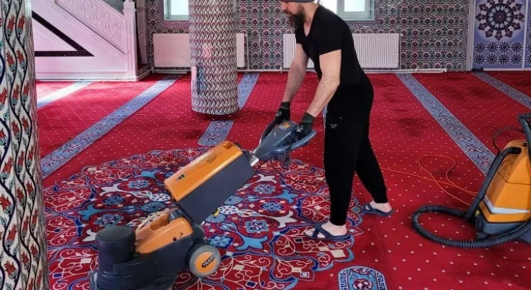 İzmir Narlıdere'nin camileri Ramazan'a hazır