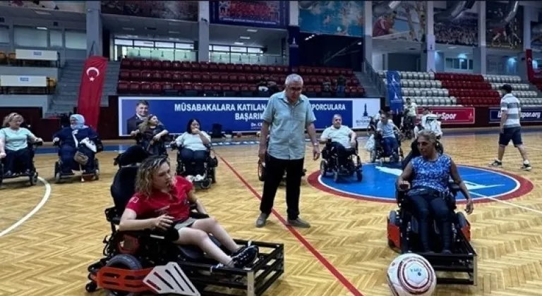 İzmir'de Engeller Tekerlekli Sandalye Futbolu ile Yenildi