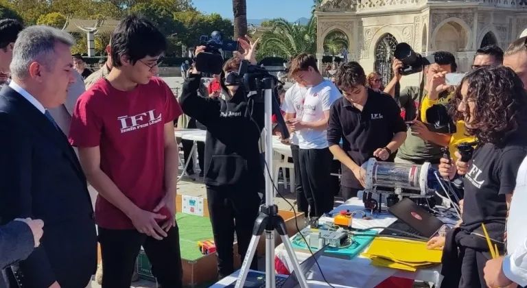 İzmir'de Robotik Projeler Sergilendi