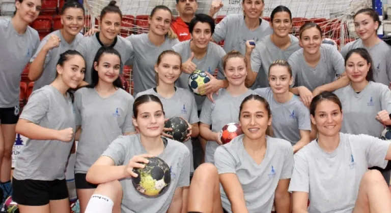 İzmirli hentbolcular Avrupa sahnesinde