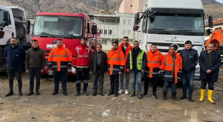 İzmit'in iş makinaları afet bölgesinde