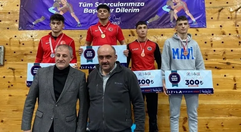 İzmitli güreşçi Düzce’de 3’üncü oldu