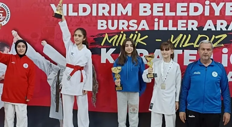 İzmitli karateciler Bursa’dan madalyayla döndü