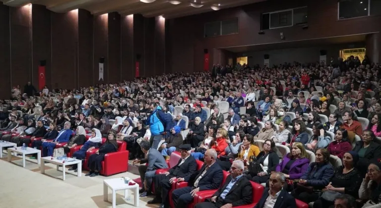 Kadın Korosundan unutulmaz 8 Mart konseri  - Videolu Haber