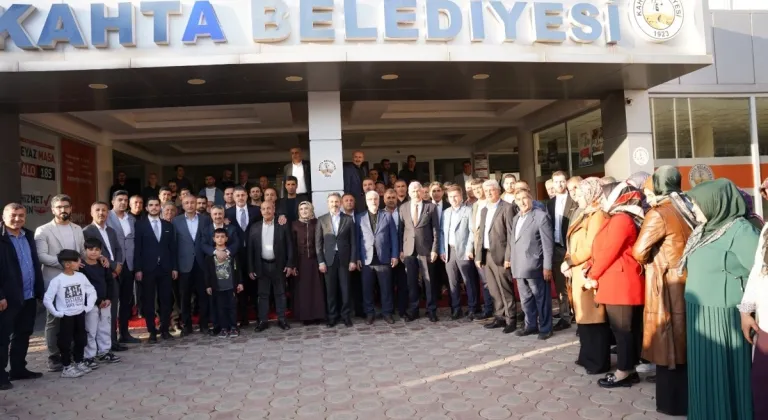 Kahta Belediyesi’nde bayramlaşma programı yoğun katılımla gerçekleştirildi
