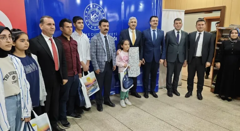 Kahta’da kitap okuma yarışmasında dereceye giren öğrenciler ödüllendirildi  - Videolu Haber