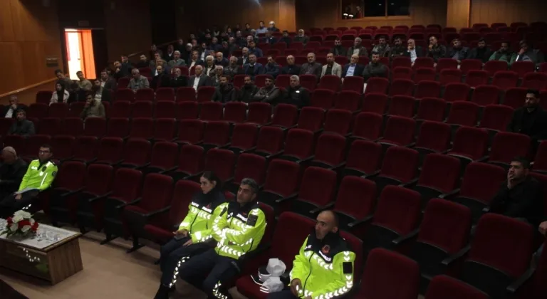 Kahta’da Taşımalı Eğitim ve Özel Servis Şoförlerine bilgilendirme toplantısı düzenlendi