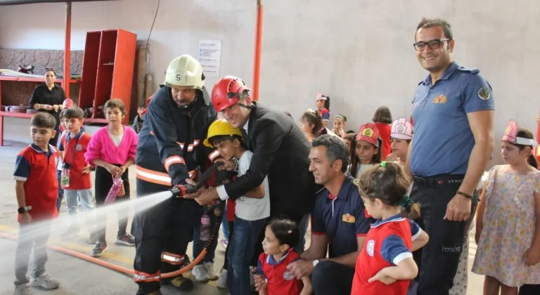 Kahtalı minik öğrenciler itfaiyeci oldu