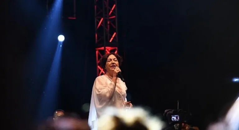 Kalamış Yaz Festivali Nazan Öncel Konseri İle Başladı