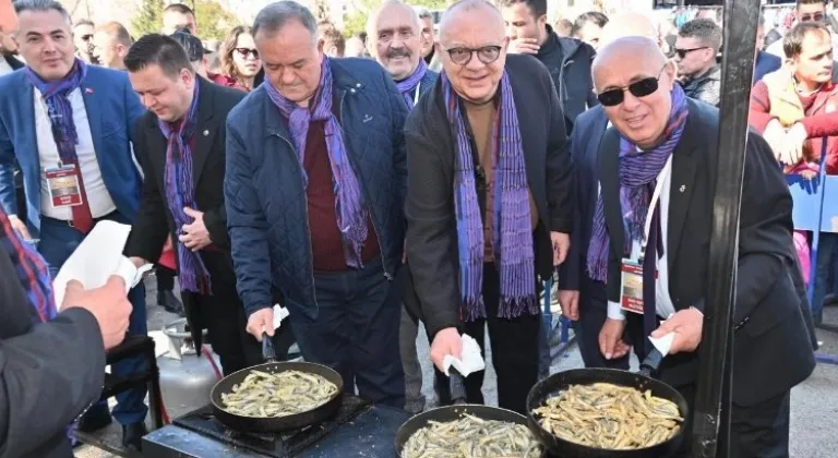 Karadenizliler Manisa'da hamsi festivalinde buluştular