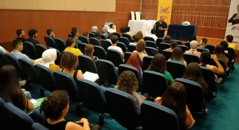 Kariyer Merkezi, Piyasa İhtiyaçlarına Yönelik Kurslar Açıyor