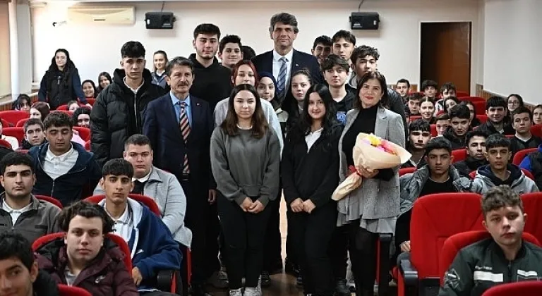 Kartepe MTAL öğrencileri Kocaman'ı dinledi.