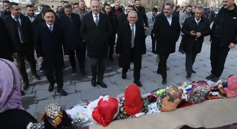 Kayseri protokolü Yazgı'yla Tahta Kilise'yi inceledi