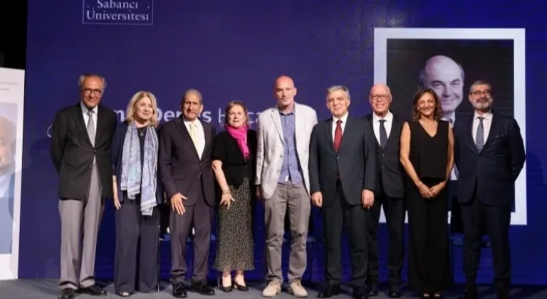 Kemal Derviş, vefatının birinci yılında Sabancı Üniversitesi tarafından düzenlenen törenle anıldı