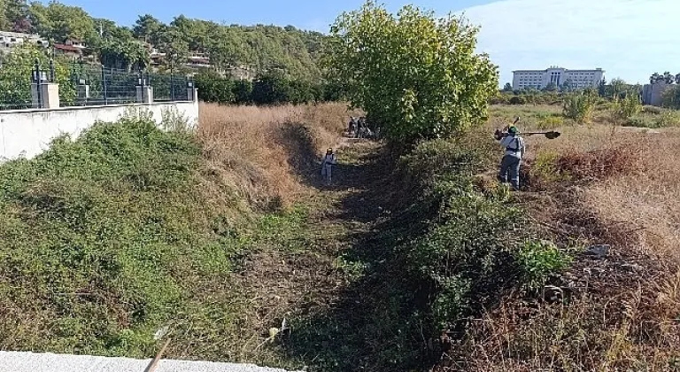 Kemer'de dere temizliği çalışmaları