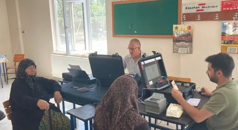 Keşan'da 9439 kişiden 1625 kişi kimliklerini yeniledi