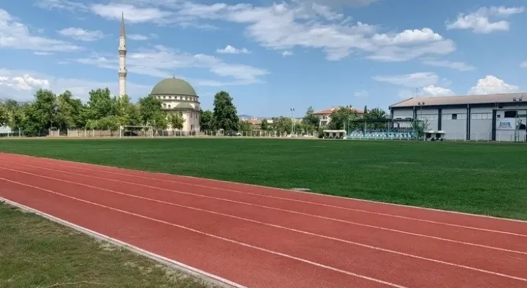 Kestel'de amatör futbolculara çim saha desteği