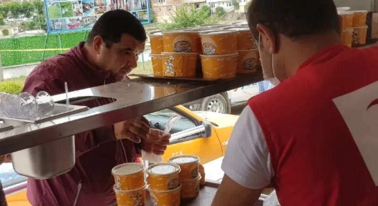 Kızılay Batı Karadeniz’de sıcak yemek vermeye başladı