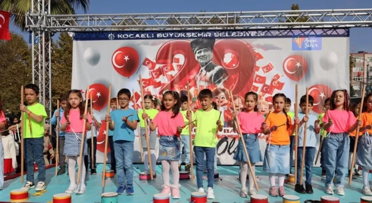 Kocaeli'de minikler Cumhuriyet'i coşkuyla kutladı