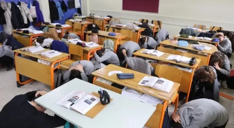 Kocaeli’de Öğrencilere Afet Farkındalığı Eğitimi Veriliyor
