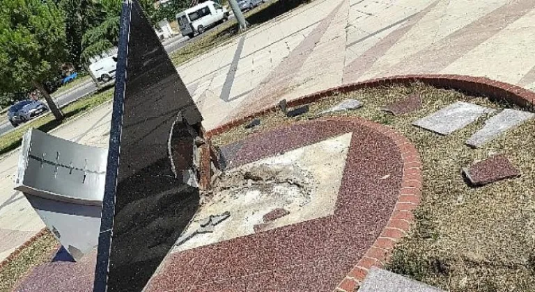 Konak’ın parkları vandalların hedefinde!