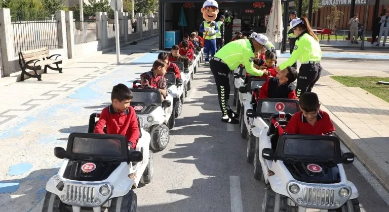 Konya Karatay'da Geleceğin Sürücüleri İçin Eğitim Programı Düzenleniyor