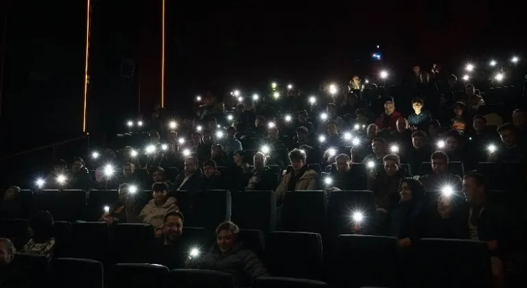 Konya'da gençler aileleriyle sinemada buluştu