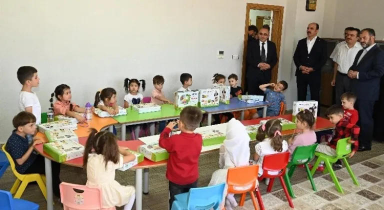 Konya'da Kur'an öğrencilerine eğitim seti dağıtıldı