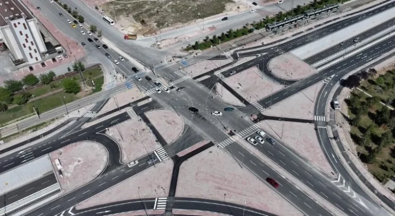 Konya'da Yeni Köprülü Kavşağın Üst Bölümü Hizmete Açıldı