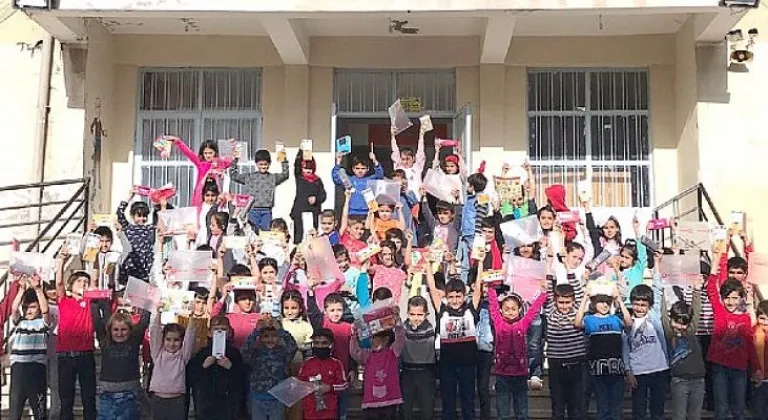 Kozluk’taki öğrencilere 23 Nisan hediyesi Karşıyaka’dan