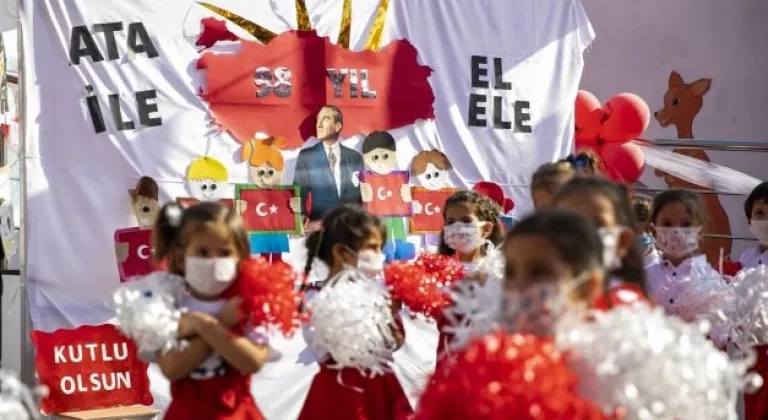 Kreş çocukları da Ata'sıyla