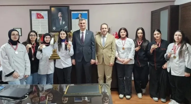 Lise Öğrencilerinden Uluslararası Gastronomi Yarışmasında Büyük Başarı