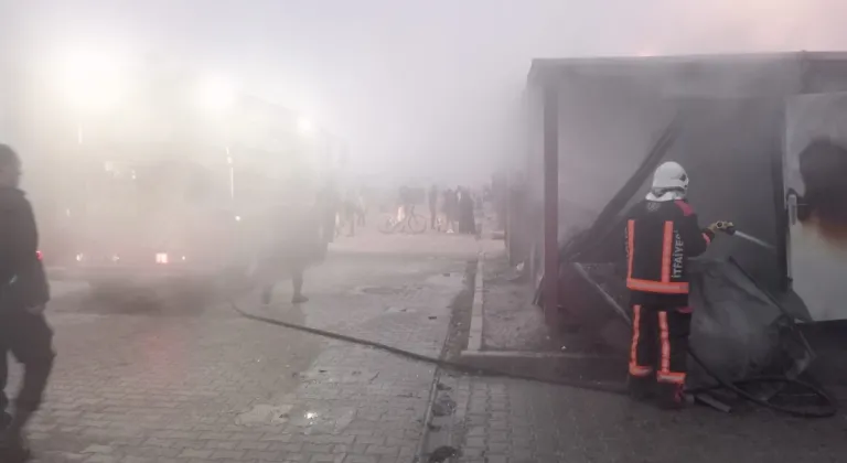 Malatya'da konteyner kentte korkutan yangın  - Videolu Haber