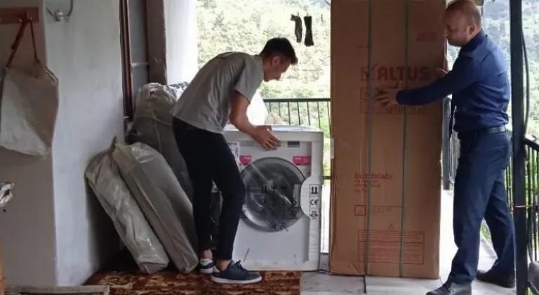 Manisa Akhisar'da evi yanan aileye Büyükşehir eli