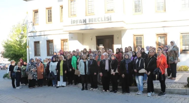 Manisa'da 90 Kadın Tarihi Mekanlara Adım Attı