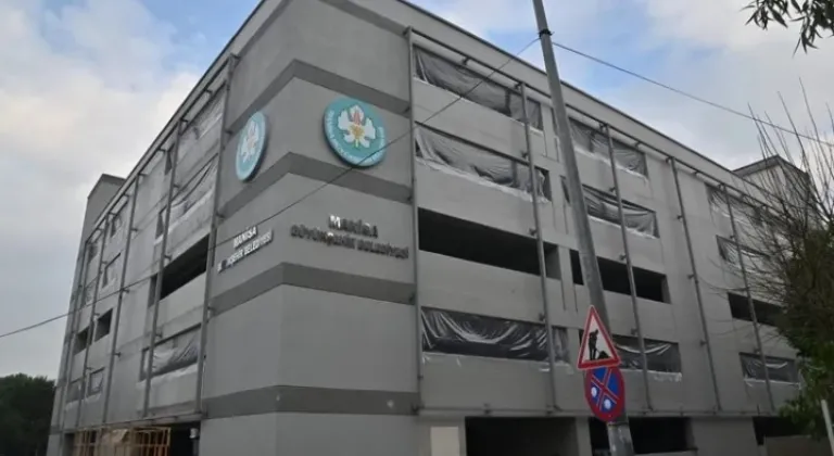 Manisa'da Çevreci Teknolojilerle Donatılan Katlı Otopark Açılışına Hazırlanıyor