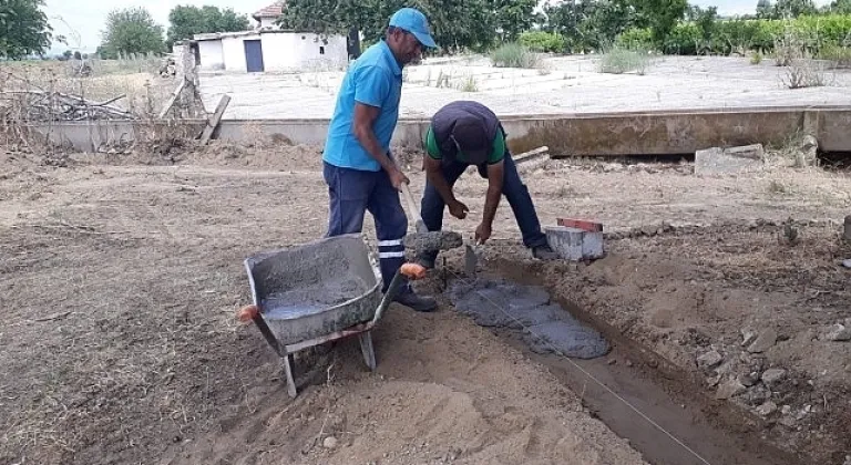 Manisa'da mezarlık bakımları aralıksız devam ediyor