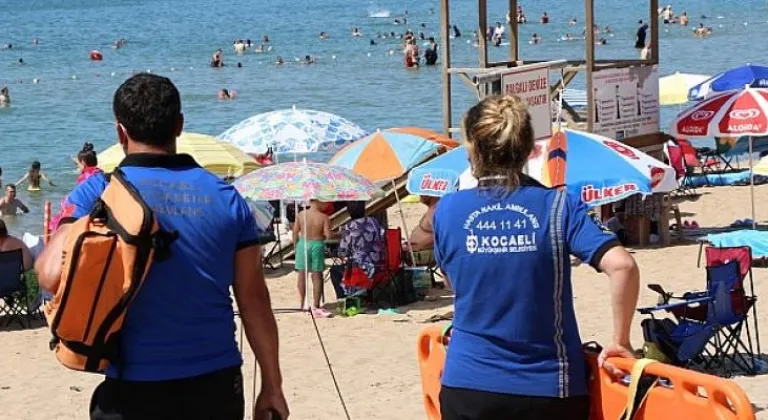 Mavi bayraklı plajlarda Büyükşehir'den ilkyardım timi