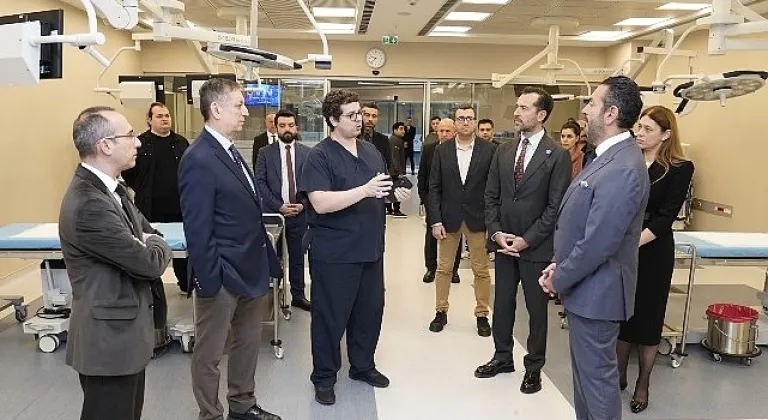 Medtronic, Koç Üniversitesi Hastanesi ve RMK AIMES, Robotik Asiste Cerrahi Alanındaki İş Birliği ile Türkiye'de Bir İlke İmza Atıyor