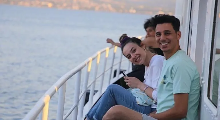 Mehtap Turu ile vatandaşlar Körfez'in tadını çıkarıyor