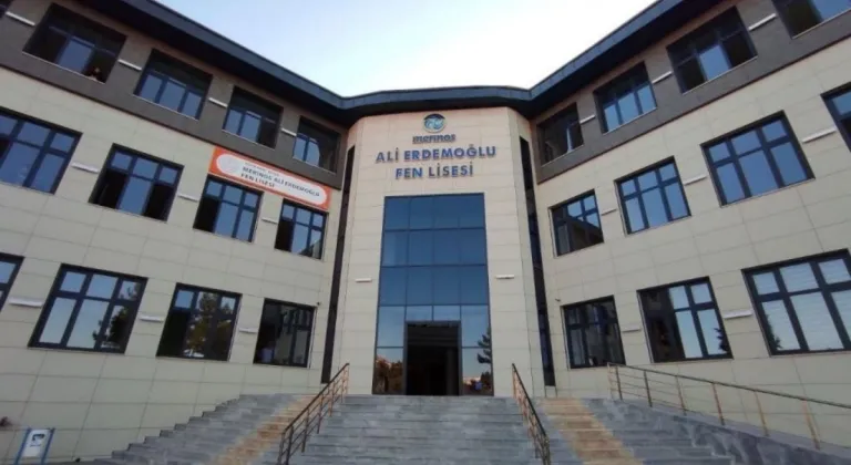 Merinos Ali Erdemoğlu Fen Lisesi'nden büyük başarı: 63 öğrenci prestijli üniversitelere yerleşti