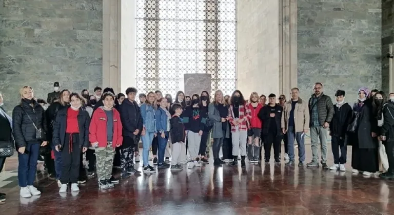 Mersin 24 Kasım Ortaokulu Anıtkabir ziyareti