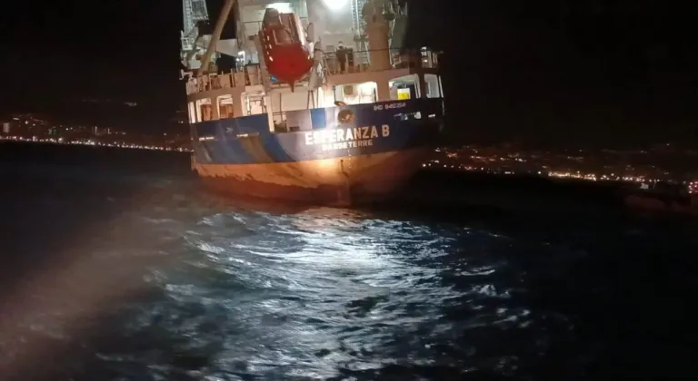 Mersin Açıklarında Yük Gemisi Yan Yattı: 7 Mürettebat Kurtarıldı