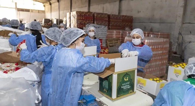 Mersin Büyükşehir, 120 Bin Haneye Gıda Kolisi Ulaştırıyor