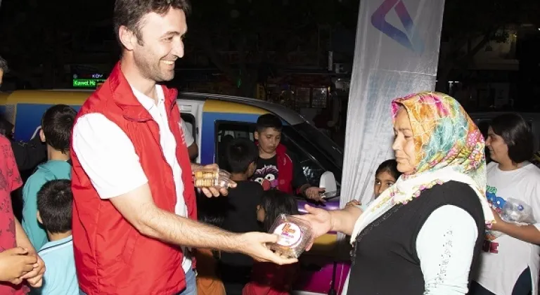 Mersin Büyükşehir, Kadir Gecesi’nde lokma tatlısı ikram etti