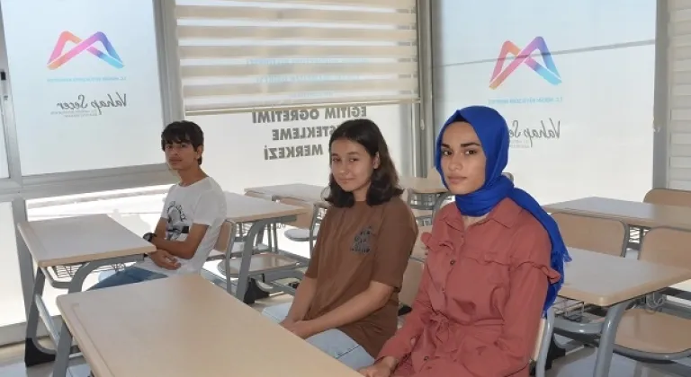 Mersin Büyükşehir, öğrencilerin lise hayallerine köprü oluyor