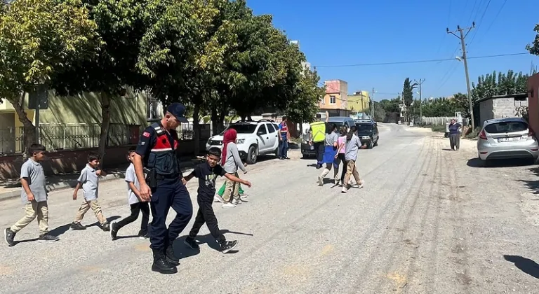 Mersin Jandarma'dan okul önlerinde asayiş önlemi