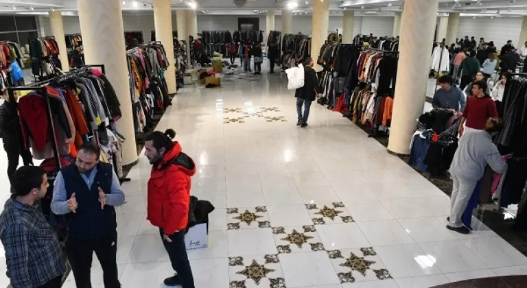 Mersin Yenişehir Belediyesi Mersin’e gelen afetzedeler için giysi evi kurdu