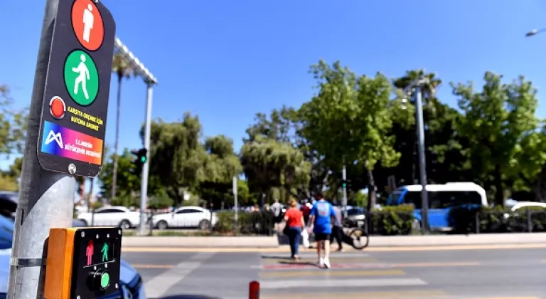 Mersin’de Butonlu Yaya Geçidi Sinyalizasyon Sistemi Hayata Geçti